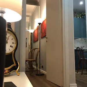 https://dietro-il-teatro-modena.hotelitalianriviera.com